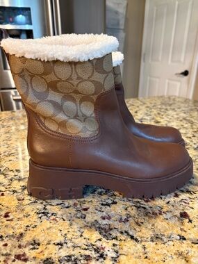 Coach Brown Logo-Panel Leather Platform Boots with Cream Shearling Cuff sz 8